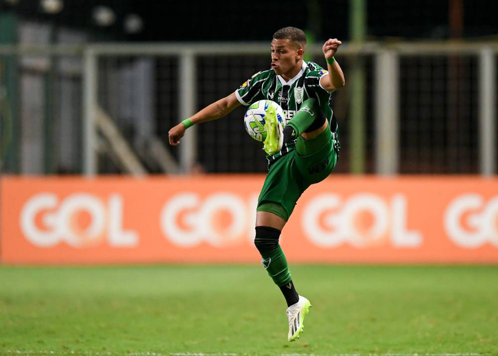 Passe do jogador do América durante o Brasileirão